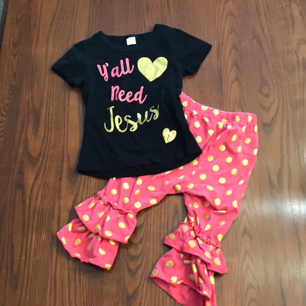 Boutique set
Size 12-18 months